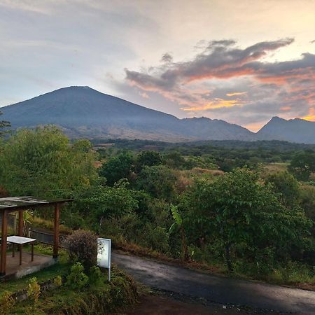 Family Rinjani Bungalow Sajang Екстериор снимка