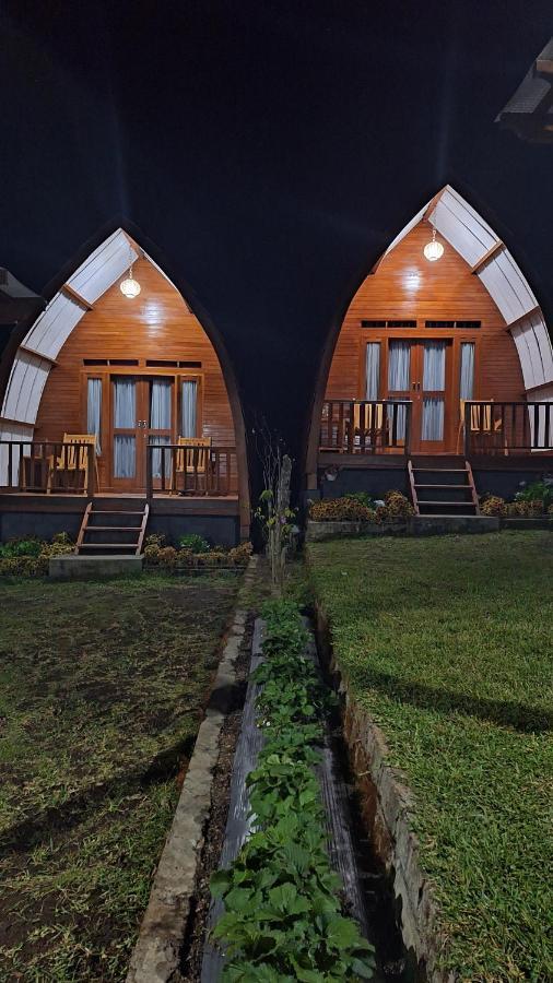 Family Rinjani Bungalow Sajang Екстериор снимка